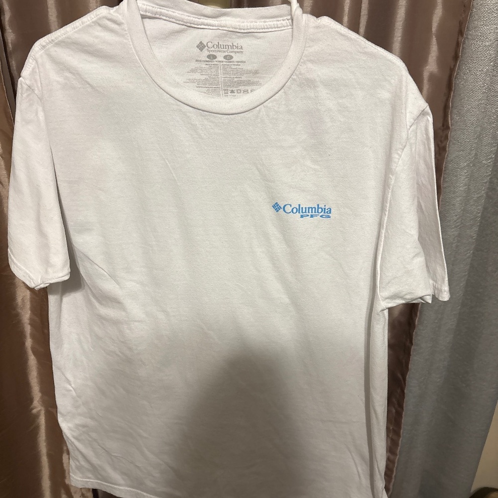 Columbia t shirt